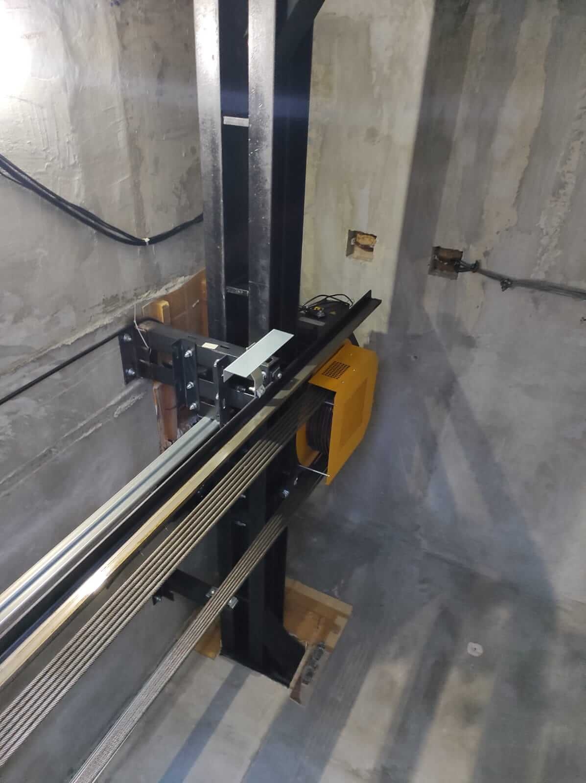 Instalación ascensor montacamillas
