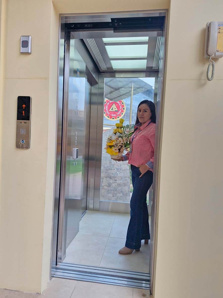 Instalación de ascensor panorámico en el colegio de ingenieros, Cajamarca